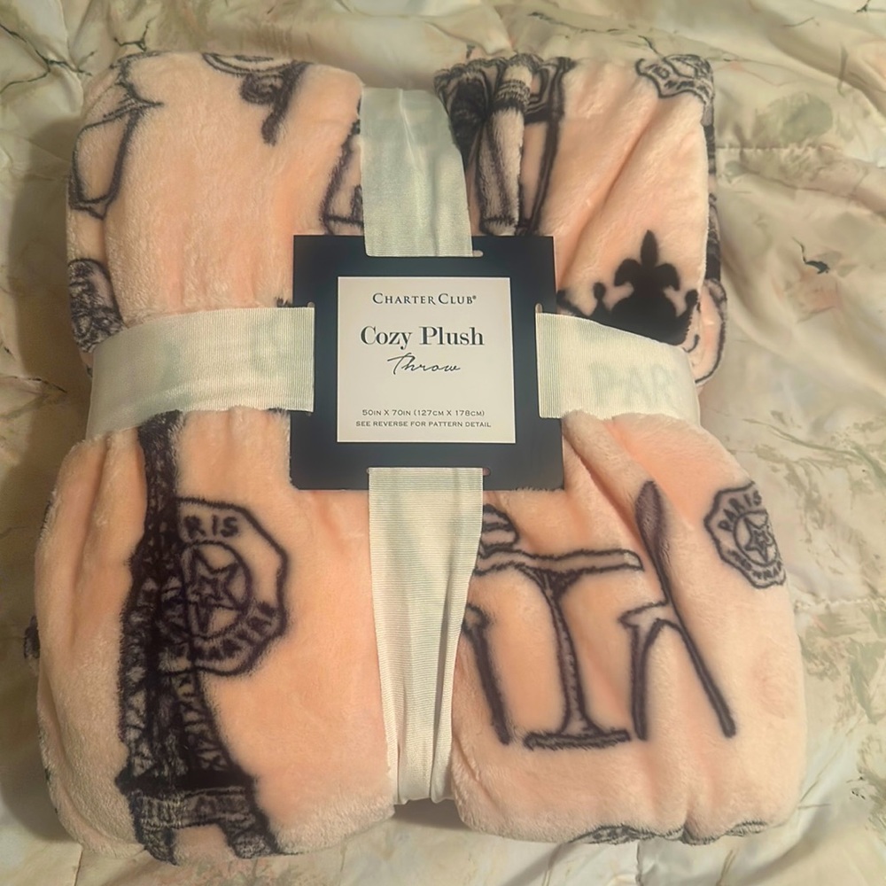Cozy plush throw